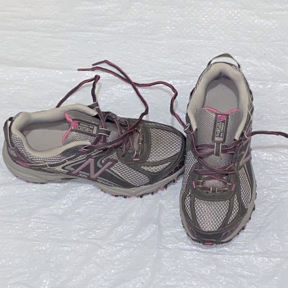 New Balance AII Terrain 411 V2 Gray and Pink Hiking Trail Shoes Sz, 6.5 Unisex - Picture 6 of 11